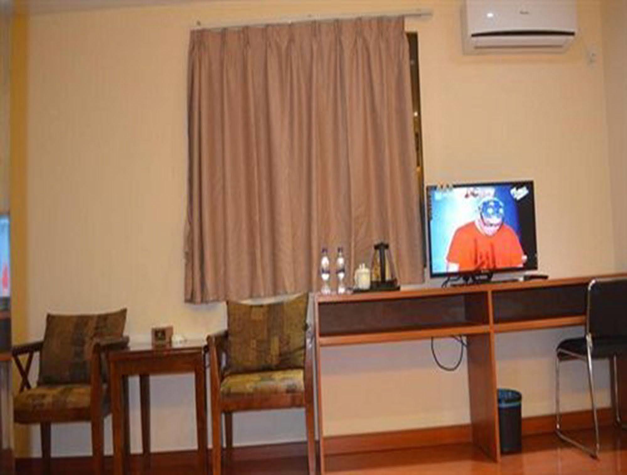 Good Luck Hotel Yangon Exterior foto